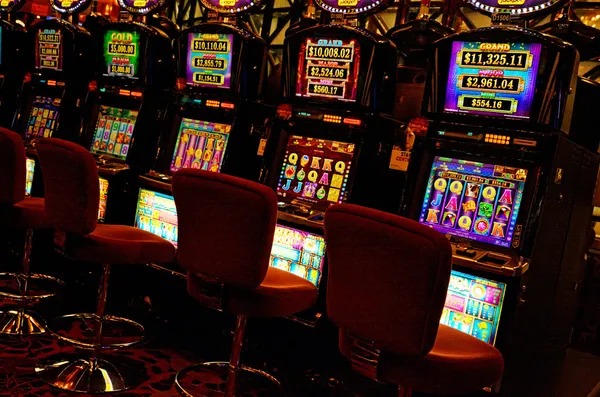 Roulette wheel spinning in HD on mobile screen